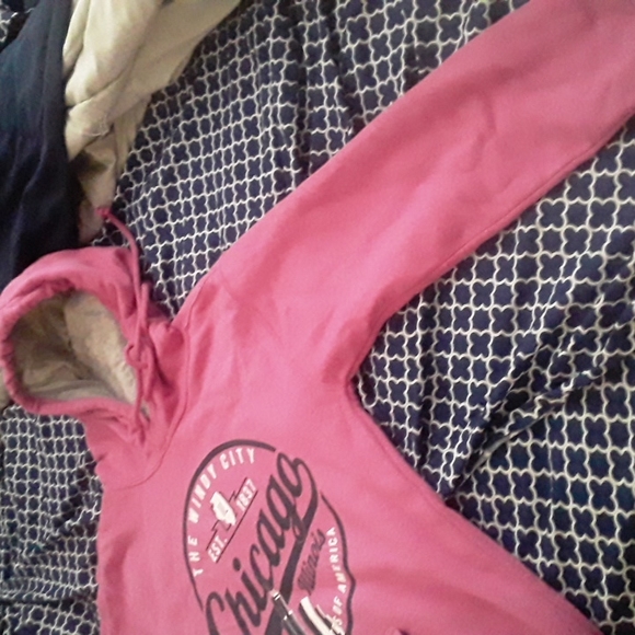 ON SALE.  NWOT Ladies Long Sleeve Sweatshirt - Picture 2 of 5